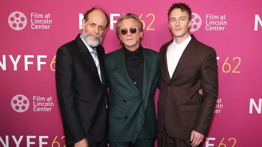 Filmfestival: NEW YORK, NEW YORK - OCTOBER 06: (L-R) Luca Guadagnino, Daniel Craig and Drew Starkey attend the "Queer" premiere during the 62nd annual New York Film Festival at Film at Lincoln Center on October 06, 2024 in New York City. (Photo by Michael Loccisano/Getty Images for FLC)