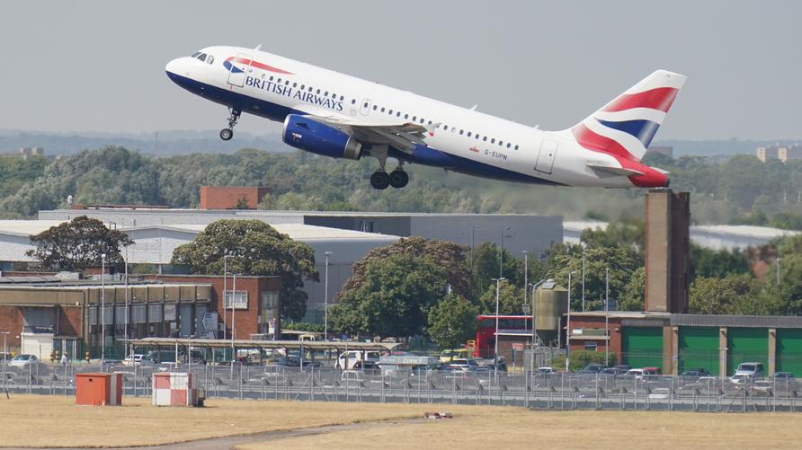 Flugverkehr: Sturm in Großbritannien führt zu Ausfällen im Flugverkehr