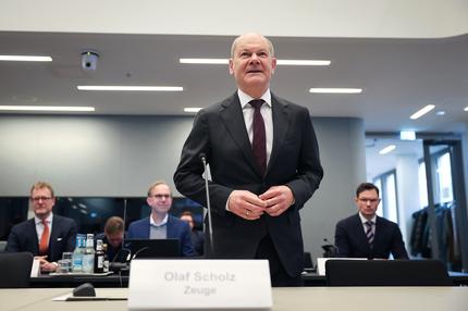 Cum-Ex-Untersuchungsausschuss: Bundeskanzler Olaf Scholz (SPD) kommt zu einer Sitzung des Parlamentarischen Untersuchungsausschusses „Cum-Ex“. Scholz sagt am Freitag zum dritten Mal als Zeuge vor dem Parlamentarischen Untersuchungsausschuss der Hamburgischen Bürgerschaft zum sogenannten Cum-Ex-Skandal aus. Hamburg, 06.12.2024