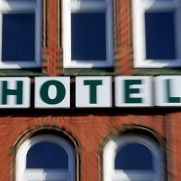 Ein Hotel-Schild in Hamburg.