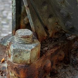 Symbolbild: Rost an einer Schraube an einem Stahlträger einer Brücke, aufgenommen am 28.06.2020. (Quelle: Picture Alliance/Karl-Heinz Spremberg)