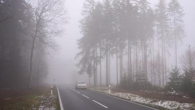 Schnee, Schneeregen und graue Wolken bestimmen das Wetter in Rheinland-Pfalz (Archivbild: dpa)