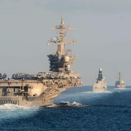 Der Flugzeugträger "USS Abraham Lincoln" und andere Schiffe der US-Marine.