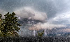 Bild einer Sintflut mit Hochwasser und Gewitter