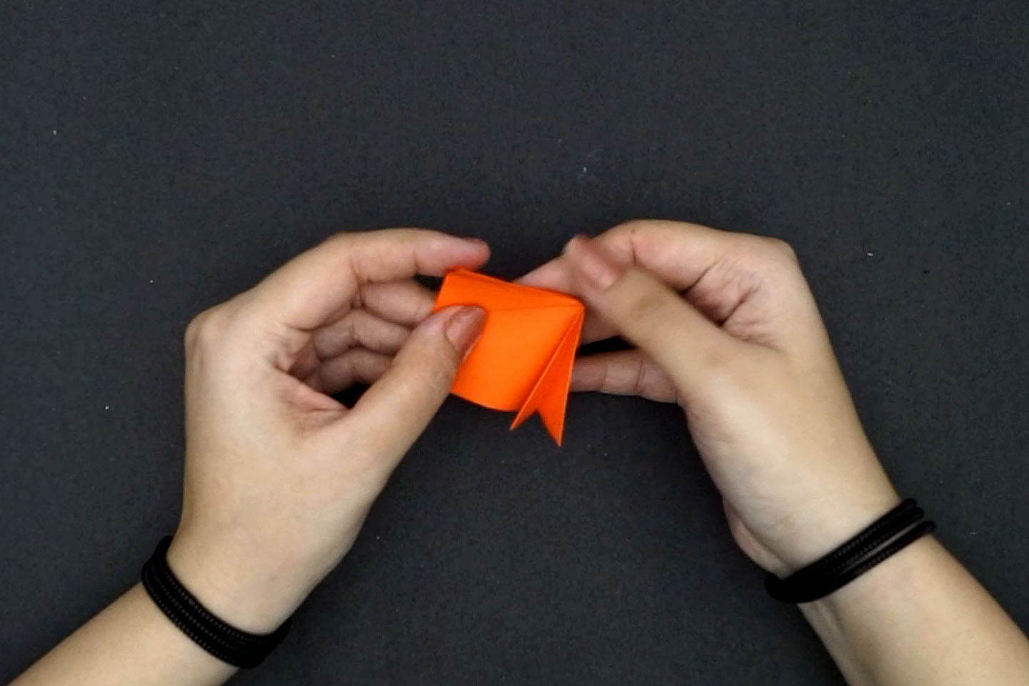 Papierblume Origami einfach - Schritt für Schritt mit Vorlage