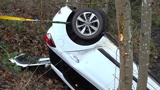 Vorschaubild Virneburg: Auto stürzt Abhang auf B258 hinunter