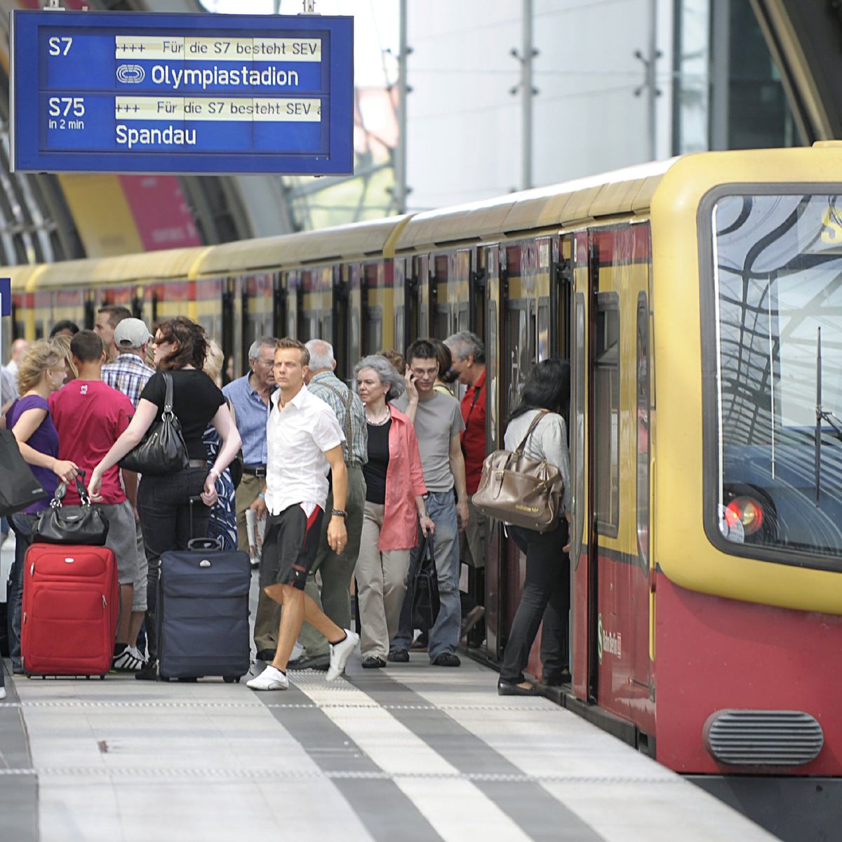 Verkehrs-Wirrwarr: Berlin soll Chaos-S-Bahn übernehmen - DER SPIEGEL