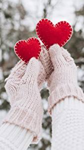 Pictures Valentine's Day Mittens Hands Heart 2