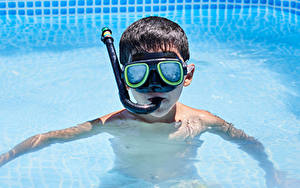 Fotos Schwimmbecken Jungen Brille Kinder