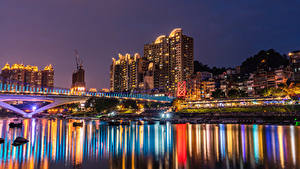 Papel de Parede Desktop Ilha Formosa Taiwan Edifício Rio Pontes Atracadouros Noite Raios de luz New Taipei