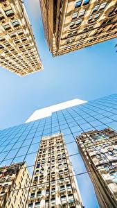 Fotos Wolkenkratzer Gebäude Himmel Vereinigte Staaten Untersicht Ansicht von unten Glas Spiegelung Spiegelbild New York City Manhattan