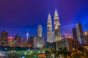 Hintergrundbilder Malaysia Gebäude Wolkenkratzer Nacht Kuala Lumpur