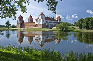 Images Belarus Castles Pond Mirsky Castle Complex