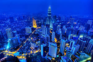 Hintergrundbilder Malaysia Gebäude Wolkenkratzer Megalopolis Nacht Von oben Kuala Lumpur