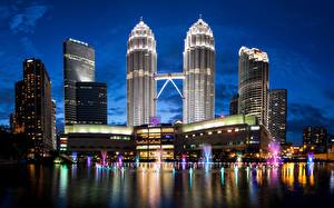 Hintergrundbilder Gebäude Wolkenkratzer Malaysia Nacht Kuala Lumpur Petronas Towers