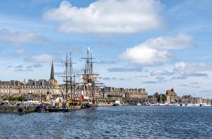 Bilder Frankreich Haus Bootssteg Schiff Segeln Bucht Saint-Malo Städte