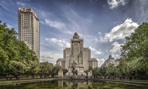 Fotos Spanien Madrid Gebäude Denkmal Teich Monumento a Miguel de Cervantes