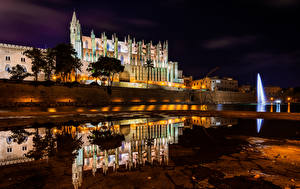 Bilder Spanien Mallorca Tempel Kirchengebäude Flusse Haus Nacht Spiegelung Spiegelbild Catedral La Seu Städte