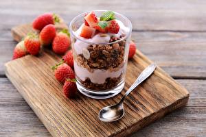 Fonds d'écran Baie botanique Dessert Yahourt Fraises Planche à découper Verre Cuillère