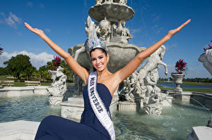 Fotos Springbrunnen Skulpturen Krone Lächeln Blick Hand Paulina Vega, Columbian, Miss Universe 2014 Prominente Mädchens