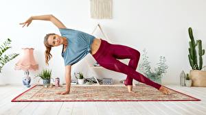 Hintergrundbilder Gymnastik Joga Posiert Hand Starren junge Frauen