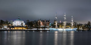 Fotos Schweden Stockholm Haus Schiffe Kirchengebäude Segeln Waterfront Skeppsholmen, Carl Johan Church Städte