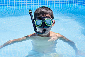 Fotos Schwimmbecken Jungen Brille Kinder