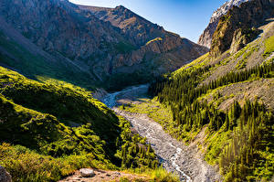 Papel de Parede Desktop Montanha Parques Córrego Penhasco Ala Archa National Park, Kyrgyzstan Naturaleza