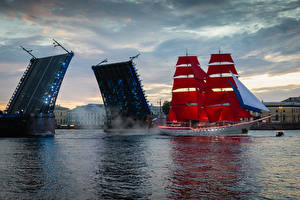 Desktop hintergrundbilder Brücke Flusse Schiffe Segeln Sankt Petersburg Russland Abend Neva Städte