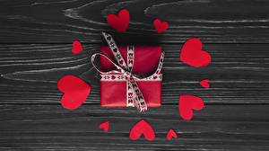 Wallpaper Valentine's Day Heart Box Present Wood planks