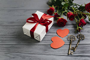 Pictures Valentine's Day Roses Box Gifts Heart Key lock