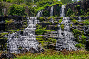 Картинки Вьетнам Реки Водопады Утес Pongour Waterfall Природа