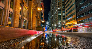 Fotos Vereinigte Staaten Gebäude Chicago Stadt Straße Pfütze Reflexion Straßenlaterne Städte