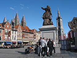 Náměstí Grand-Place, věž beffroi a katedrála Notre-Dame