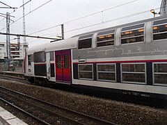 Rame rénovée en gare de Montigny - Beauchamp.