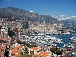 Zicht met Monaco met Mont Agel op de achtergrond