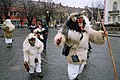 Busó en zoon met dierenhuiden en koebellen, Hongarije