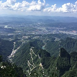 从天门山远眺张家界市区