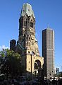 Die Gedächtniskirche als östlicher Endpunkt des Kurfürstendamms