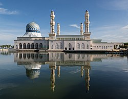 Mešita ve městě Kota Kinabalu