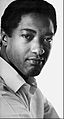 Sam Cooke nan mwa avril 1963. Li te jwenn mouri sou 11 desanm 1964 nan yon motèl Kalifòni ak yon bal revòlvè, se li ki viktim nan yon konplo paske nan pozisyon li pou Afriken-Ameriken Dwa Sivil Mouvman.