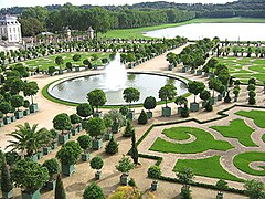 La Orangerie con la Pièce d'Eau des Suisses al fondo.