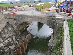 Linth 2000 sel taşkını koruma projesi: Benken-Giessen'deki 1888'den kalma eski köprünün yenilenmesi