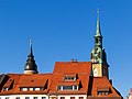 Blick vom Obermarkt zur Kirche St. Petri, links ist der Hahnenturm, rechts der höhere der beiden Westtürme zu sehen