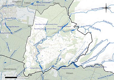 Carte en couleur présentant le réseau hydrographique de la commune