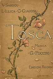 Přední strana zdobená větví růže, která se kroutí od vlevo dole vpravo nahoru. Nápis zní: „V. Sardou, L. Illica, G. Giacosa: Tosca Musica di G. Puccini Edizione Ricordi“