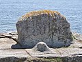 Trégunc (entre la Pointe de la Jument et la plage de Pendruc) : rochers façonnés par l'homme (forme arrondie et base circulaire horizontale), pouvant laisser supposer l'existence à cet endroit d'un ancien lieu de culte préhistorique 2.