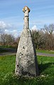 Le menhir christianisé de Kernalec.