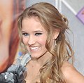 Emily Osment interpreta Lilly Truscott/Lola Luftnagle