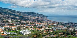 A Januay 2014 view o Funchal, the caipital ceety o the autonomous region.